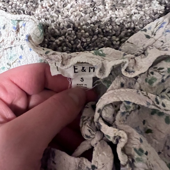 Beautiful top size small - Picture 2 of 2